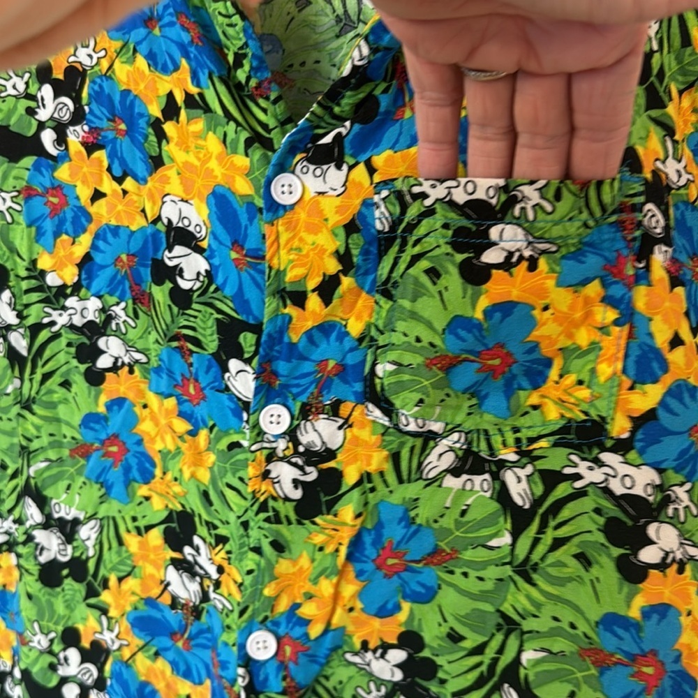 Disney Mickey Mouse Men's Aloha Floral Hawaiian Button Shirt Size Medium - Picture 2 of 5